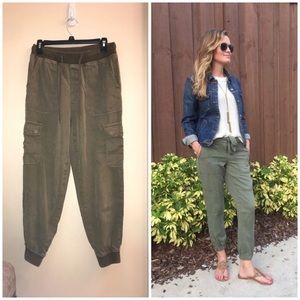American Eagle joggers olive
